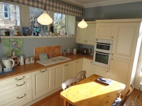 Bungalow, Ensuite, Garden View (Coach house  Sydenham Roa) | Shared kitchen