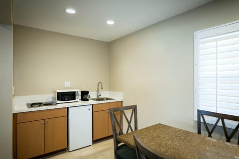 Suite, 1 Queen Bed, Kitchen | Private kitchen | Mini-fridge, microwave, stovetop, coffee/tea maker