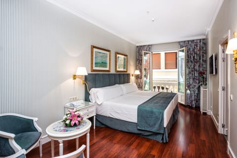 Deluxe Double or Twin Room | Premium bedding, minibar, in-room safe, desk