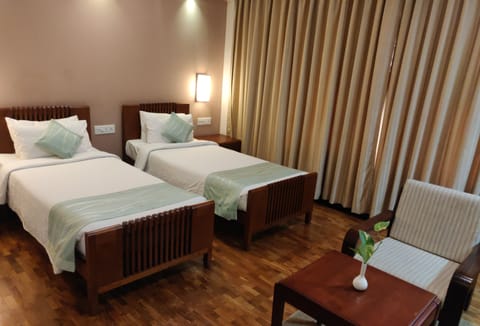 Standard Twin Room, 1 Bedroom | 1 bedroom, premium bedding, in-room safe, desk