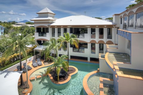 Outdoor pool, sun loungers