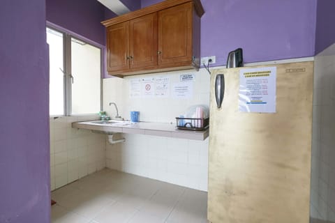 Apartment, 2 Bedrooms | Private kitchenette | Fridge, electric kettle