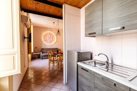 Apartment (Nica) | Private kitchen | Stovetop, cookware/dishes/utensils