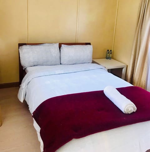 Executive Single Room | Free WiFi, bed sheets