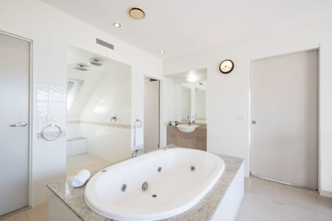 3 Bedroom 3 Bathroom Top Floor Spa Penthouse | Bathroom | Designer toiletries, hair dryer, towels, soap