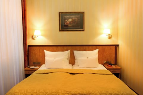 Comfort Double Room, 1 Bedroom | Hypo-allergenic bedding, minibar, in-room safe, individually decorated