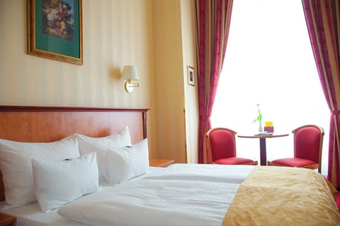 Classic Double Room | Hypo-allergenic bedding, minibar, in-room safe, individually decorated