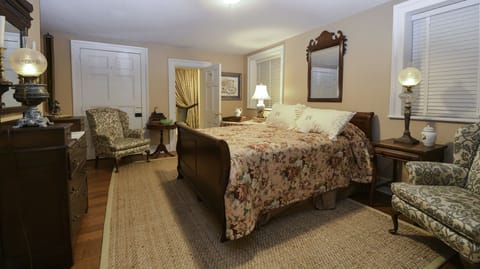 Classic Double Room, 1 Bedroom, Non Smoking, Private Bathroom | Premium bedding, minibar, desk, iron/ironing board