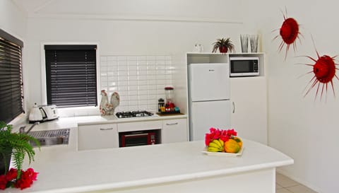 Villa, 2 Bedrooms | Private kitchen | Full-size fridge, microwave, oven, stovetop