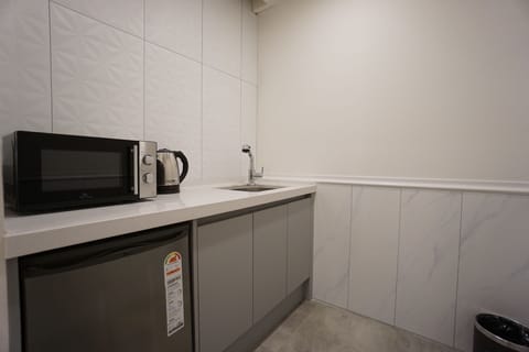 Grand Twin Room | Private kitchen | Fridge, coffee/tea maker, electric kettle
