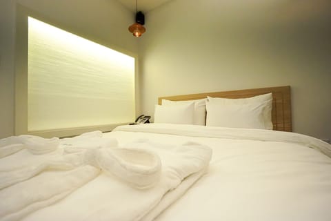 Standard Double Room | Down comforters, free WiFi, bed sheets