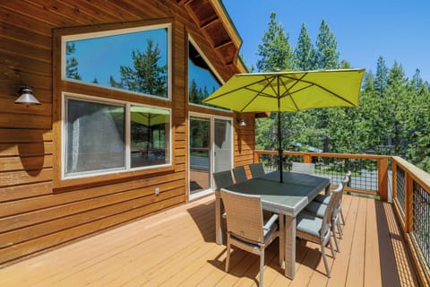 Outdoor dining on front deck