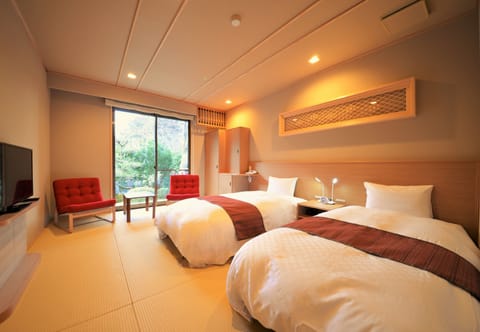 Tatami Twin Room | In-room safe, individually decorated, desk, soundproofing