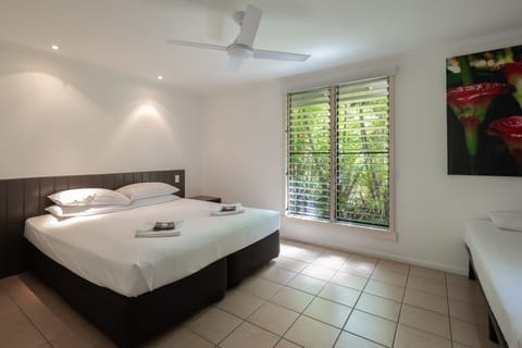 Villa, 2 Bedrooms | Egyptian cotton sheets, pillowtop beds, desk, blackout drapes