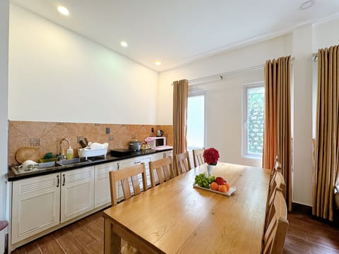 Apartment, 3 Bedrooms, Non Smoking, Patio | Private kitchen