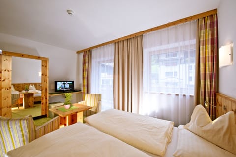 Family Room, 2 Bedrooms, Balcony (Familienzimmer Festkogl) | Hypo-allergenic bedding, down comforters, in-room safe, desk