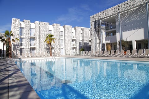 Outdoor pool, sun loungers