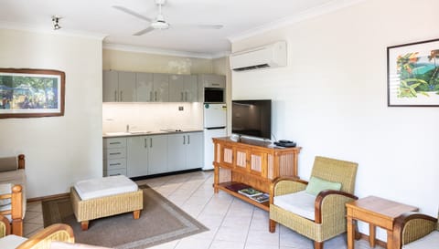 3 Bedroom Apartment | Private kitchenette | Fridge, microwave, stovetop, coffee/tea maker