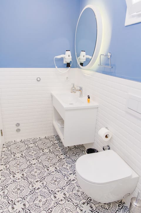 Standard Double Room | Bathroom | Shower, free toiletries, hair dryer, slippers