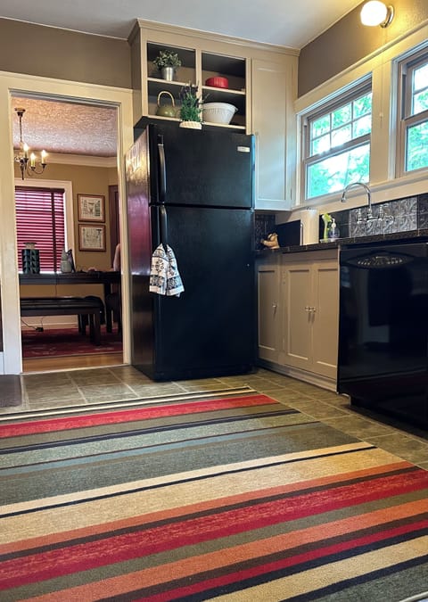 AMAZING, and well equipped kitchen for whipping up those home cooked meals...