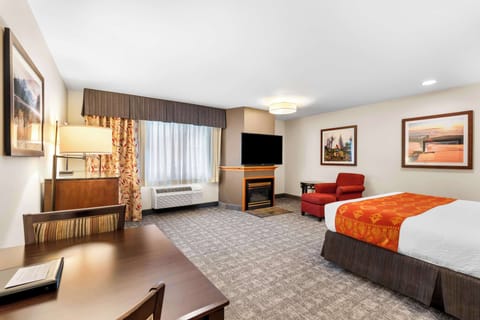 Suite, 1 King Bed, Non Smoking, Fireplace | In-room safe, desk, blackout drapes, iron/ironing board