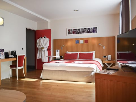 Privilege, Superior Room, 1 Double Bed with Sofa bed | In-room safe, desk, soundproofing, iron/ironing board