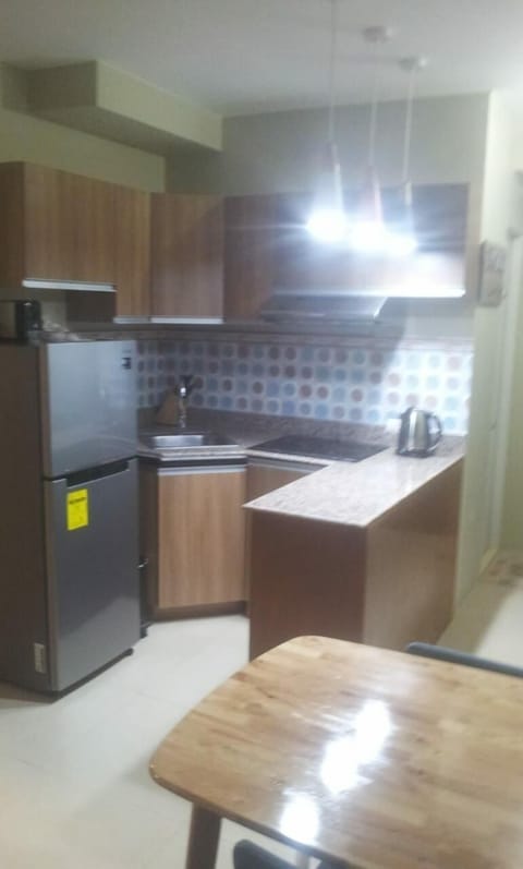 Family Apartment | Private kitchenette | Fridge, microwave, stovetop, toaster