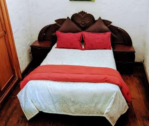 Basic Double Room, 1 Double Bed | 1 bedroom, in-room safe, iron/ironing board, free WiFi