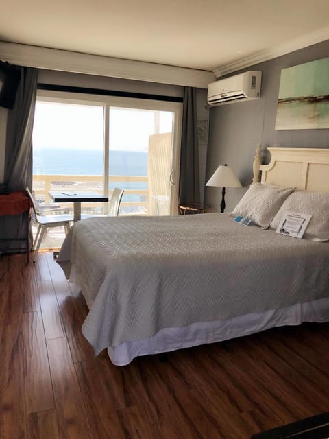 Queen Room with Ocean View | Premium bedding, Tempur-Pedic beds, blackout drapes, iron/ironing board