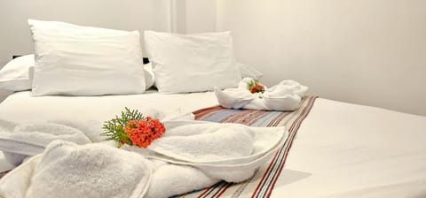 Comfort Double Room, 1 Double Bed, Private Bathroom | Free WiFi, bed sheets