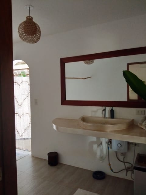 Deluxe Double Room, Balcony | Bathroom | Shower, free toiletries, towels