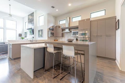 Kitchen - Walker Luxury Vacation Rentals