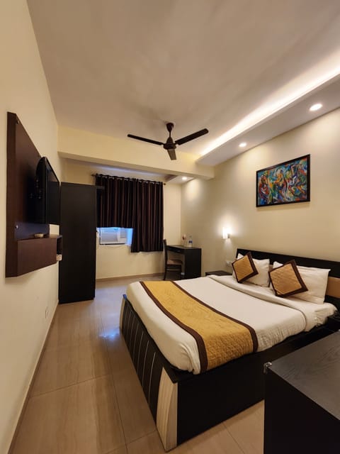 Deluxe Room, City View | In-room safe, individually furnished, desk, laptop workspace