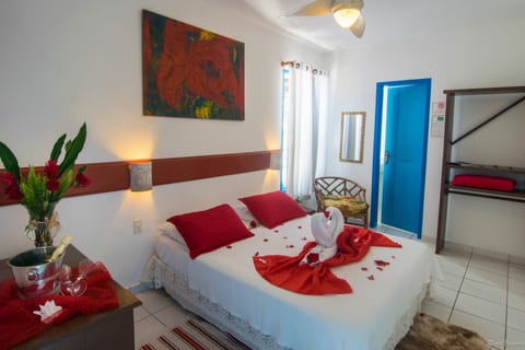 Classic Room, 1 Queen Bed, Non Smoking | Minibar, in-room safe, desk, blackout drapes