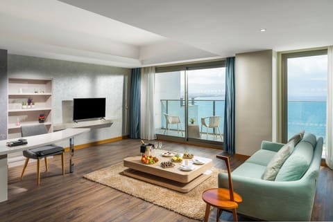King Suite Sea View | Living area | LCD TV