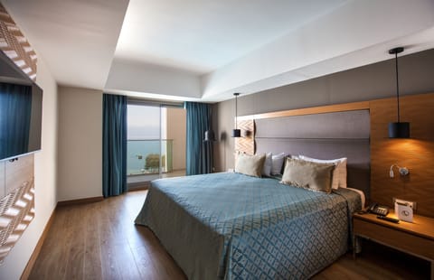 Junior Suite | Premium bedding, minibar, in-room safe, desk