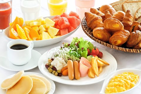Daily full breakfast (JPY 1980 per person)