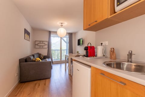 Comfort Apartment, 1 Bedroom | Private kitchenette | Fridge, microwave, stovetop, dishwasher