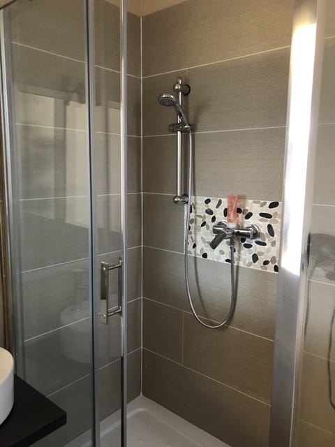 Shower, free toiletries, hair dryer, towels