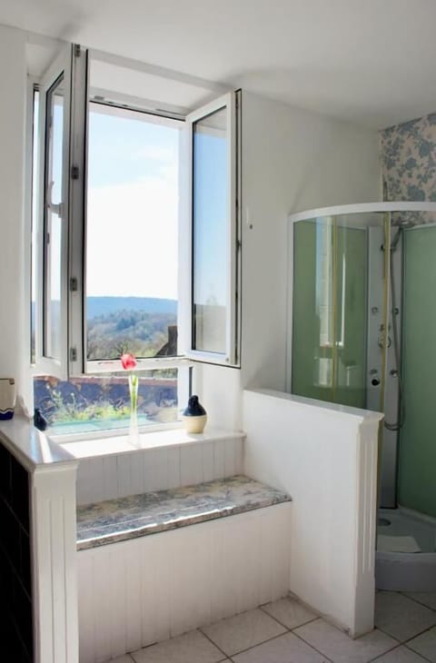 Classic Room | Bathroom