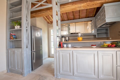 Espresso maker, coffee/tea maker, electric kettle