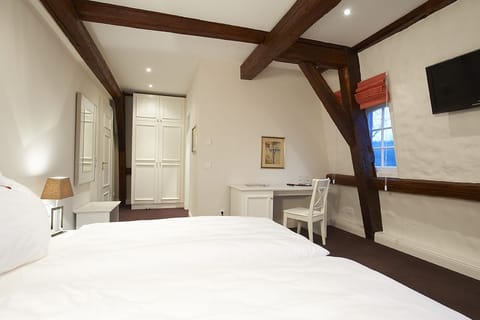 Suite | In-room safe, desk, rollaway beds, free WiFi