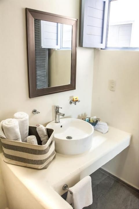 Junior Suite, Private Bathroom, Ground Floor | Bathroom | Shower, free toiletries, towels