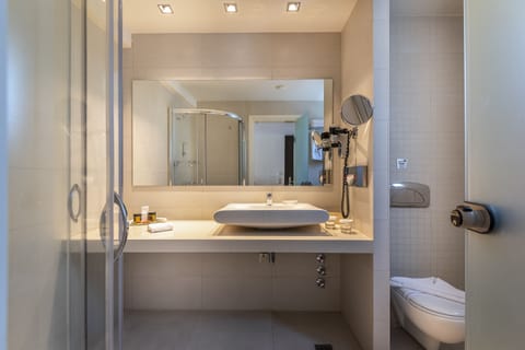 Maisonette Suite Sea Front with Sharing Pool | Bathroom | Designer toiletries, hair dryer, bathrobes, slippers