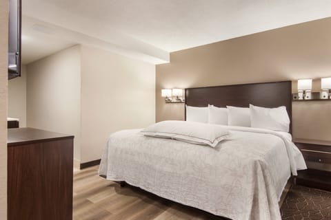 Premium Suite, Multiple Beds, Kitchenette (Upgraded Bedding & Snack, Smoke Free) | Desk, blackout drapes, free WiFi, bed sheets