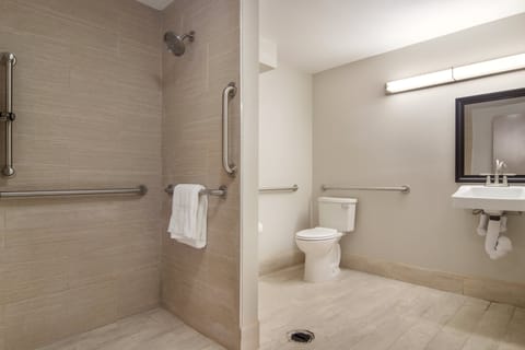 Standard Room, 1 King Bed, Accessible (Smoke Free, Roll-In Shower) | Bathroom | Eco-friendly toiletries, towels