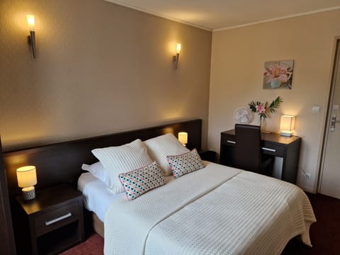 Standard Double Room | Desk, blackout drapes, iron/ironing board, free WiFi