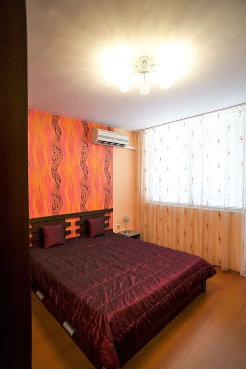 Deluxe Apartment, 2 Bedrooms, Balcony | 2 bedrooms, desk, iron/ironing board, free WiFi