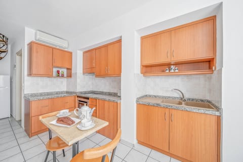 Superior Triple Maisonette | Private kitchen | Fridge, stovetop, electric kettle, toaster