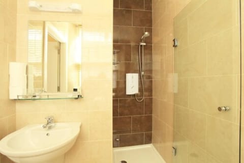 Deluxe Apartment, 2 Bedrooms | Bathroom | Free toiletries, hair dryer, towels